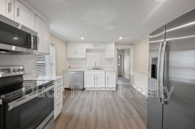 Photo - 317 E 17th St