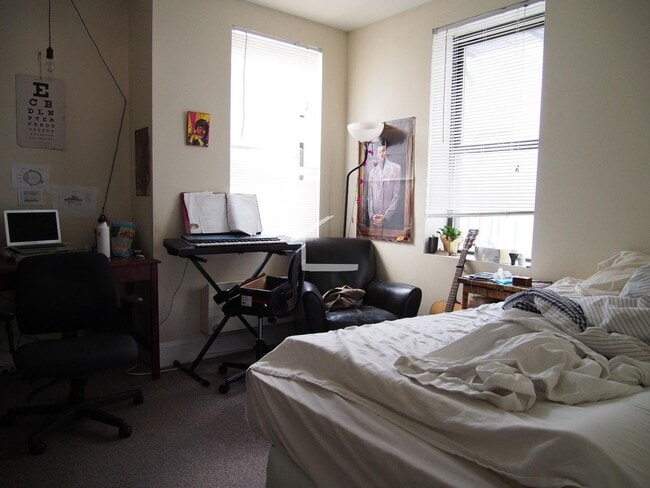 Photo - 9/1 Best deal in Kenmore area! 3BR in elevator building