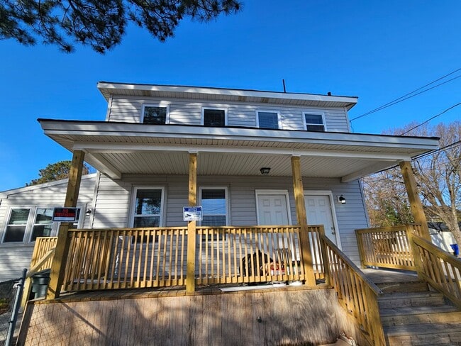 Building Photo - Flanders3235 Unit 2
