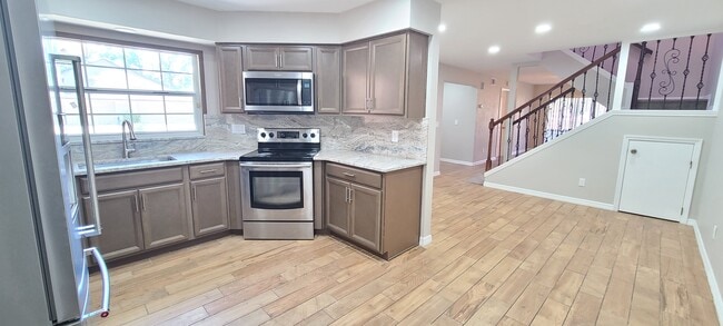Photo - 816 Brimfield Ct