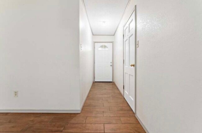 Photo - 245 E Smith St