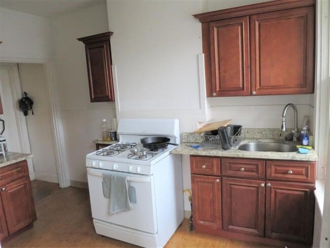 Photo - 17 Putnam Ave Unidad A Rental
