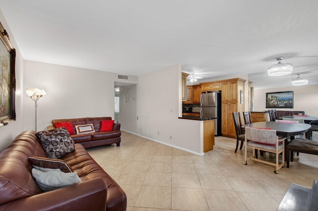 Building Photo - 3038 Hythe A Rental