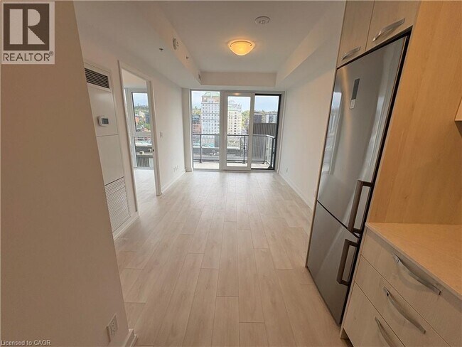 Photo - 75 James St S Unit 825