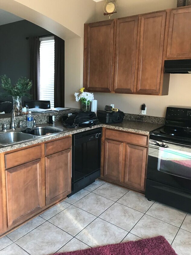 2 Bedroom 2.5 Bathrooms Luxury Townhome in... - 2 Bedroom 2.5 Bathrooms Luxury Townhome in...
