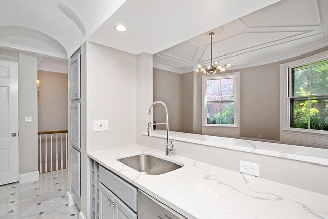 Photo - 352 Beacon St Unit 3