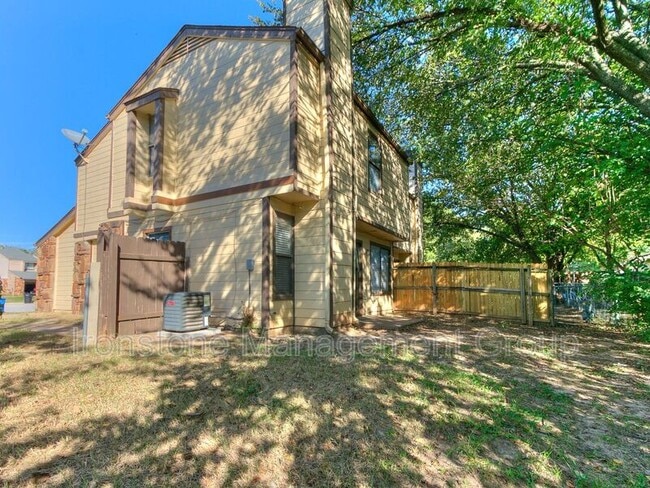 1109 W Fulton St