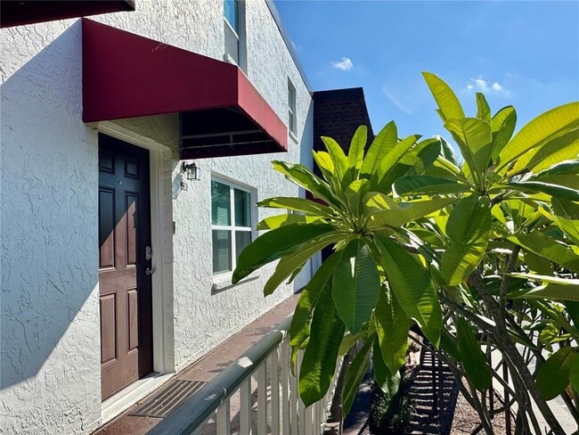 Building Photo - 9205 Tudor Dr