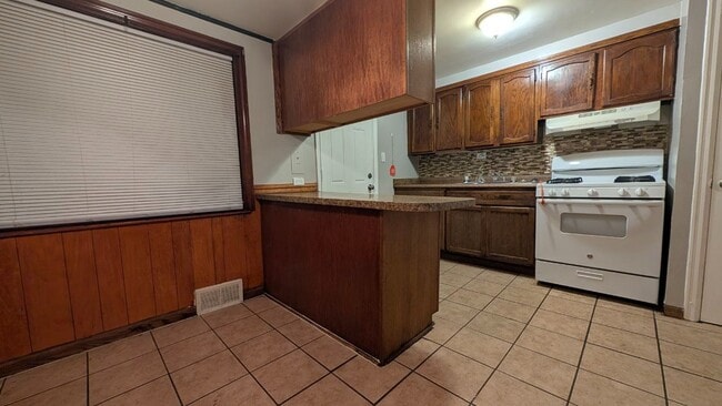 Photo - Charming 3-Bedroom Home with Basement in J...