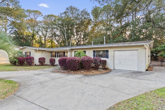 Photo - 26 Anastasia Dr SE