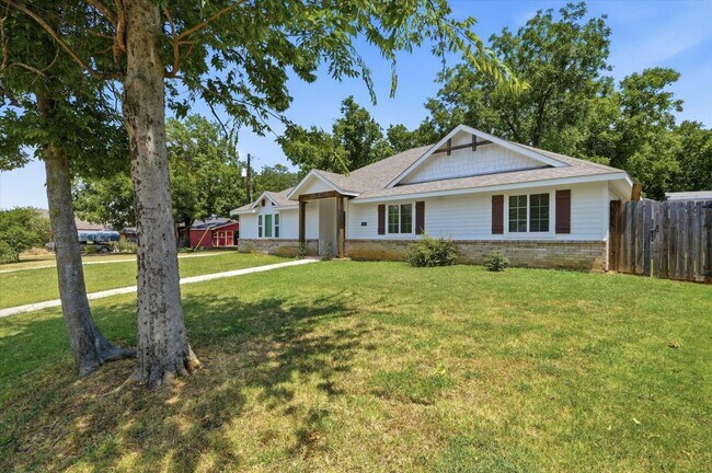 Photo - 104 S Jordan St