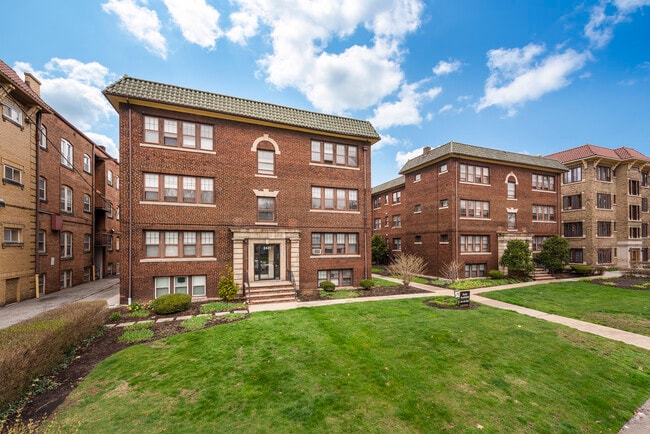 Photo - Overlook Manor