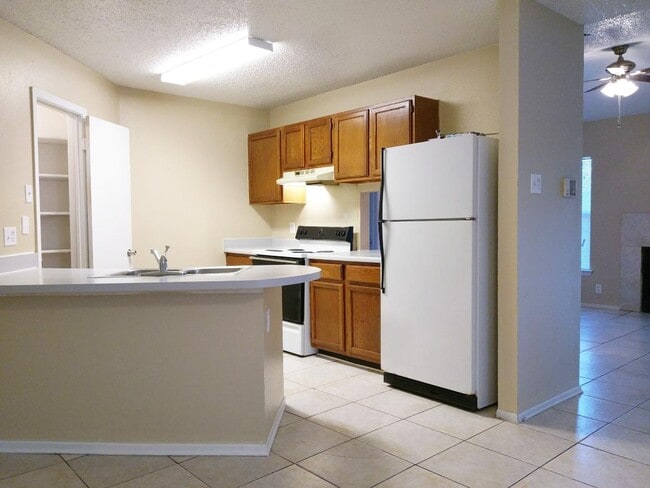 Kitchen to Living Room with a Kitchen Pass-Through/Breakfast - 2514 Corian Glen Dr