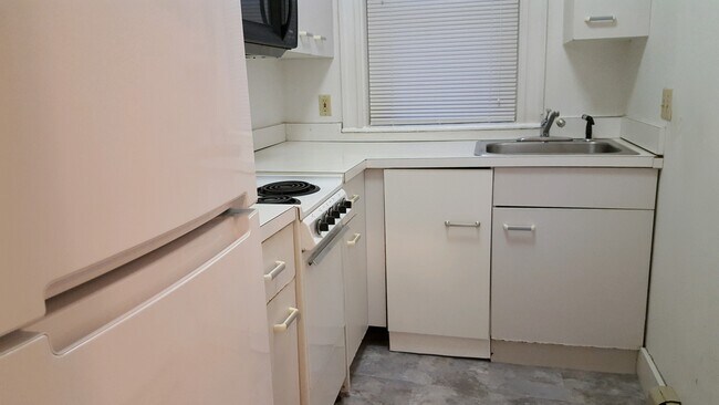 Building Photo - 1673 Commonwealth Ave Unit 9