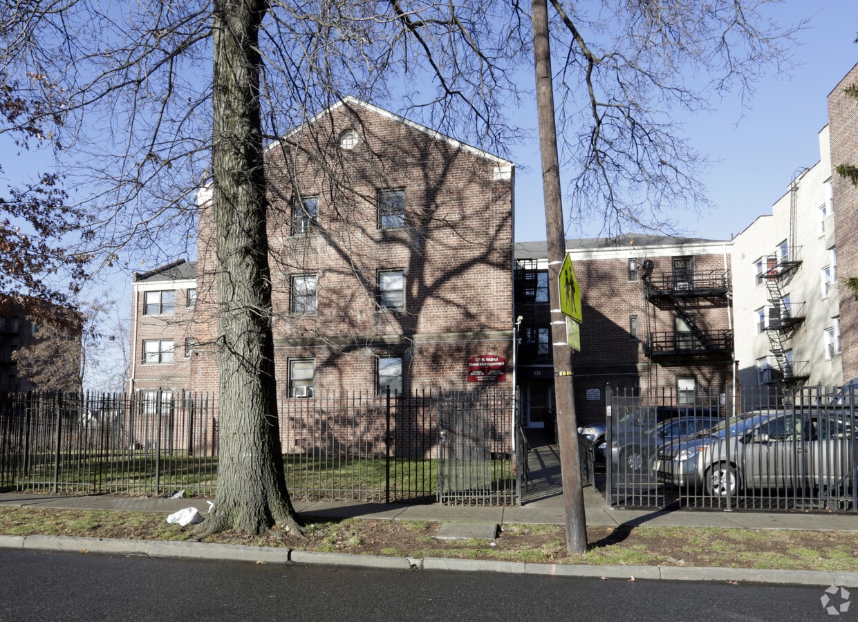 Photo - 121 N Walnut St Apartments