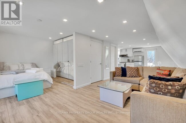 Photo - 149 Concord St S Unité C