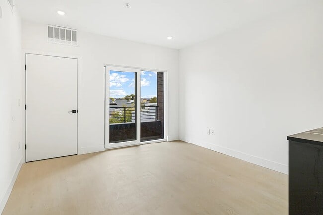 Photo - 2139 N 10th St Unit B02