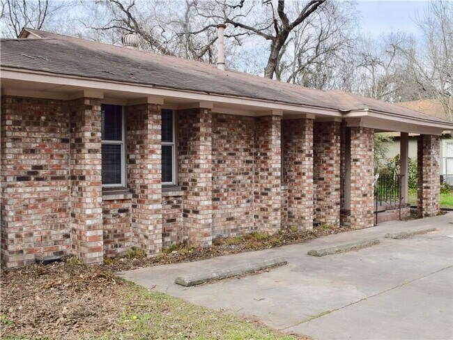 Photo - 4 bedroom 2 bath Unit 4500 AVENUE D #A