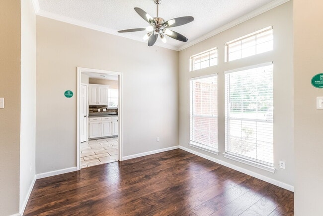 Photo - 1120 Highcrest Dr