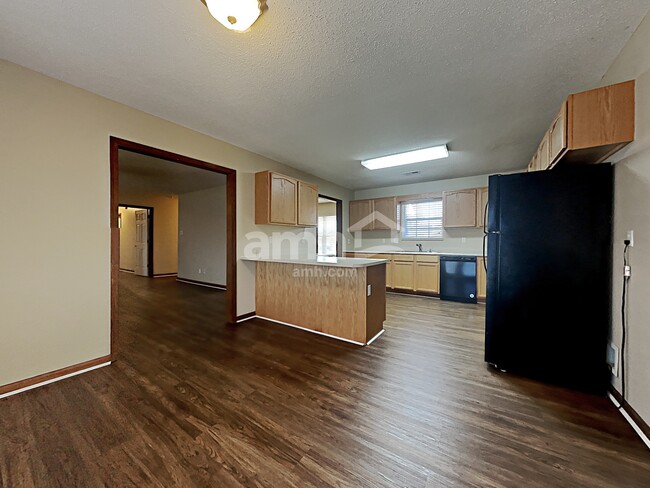 Photo - 2303 Sir Edward Ln