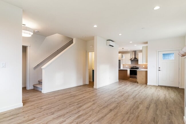 Photo - Halleck Townhomes Triplex Unidad 2100 C Street