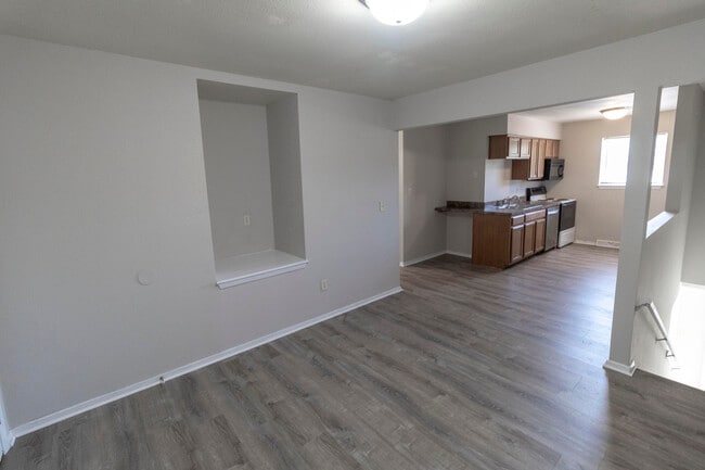 Photo - 319 West Blvd N