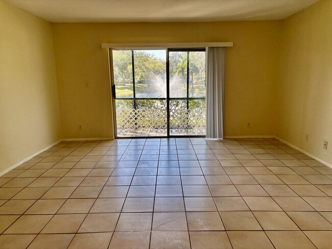 Photo - 2717 S Oakland Forest Dr Unidad 104