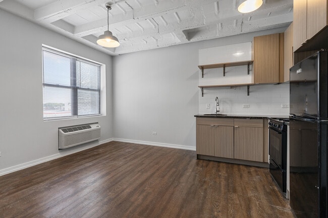 Photo - 5718 N Winthrop Ave Unit 306