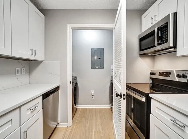 Photo - Get $500 OFF Luxury Renovated 1BR!!! — Move In by 12/21