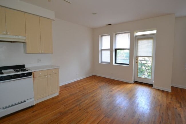 Photo - 911 W Dakin St Unit J06W