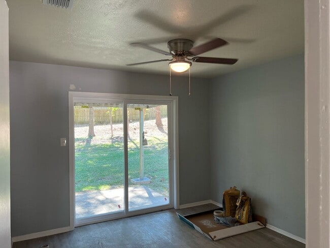 Building Photo - 2921-2921 Bernice Dr Unit 2919