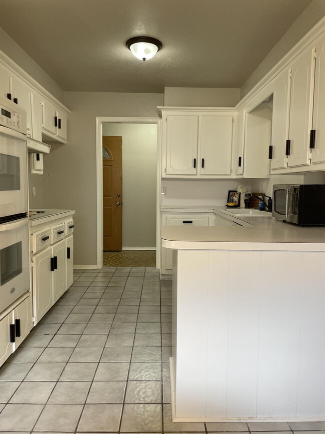 Photo - 1600 Cambridge Dr