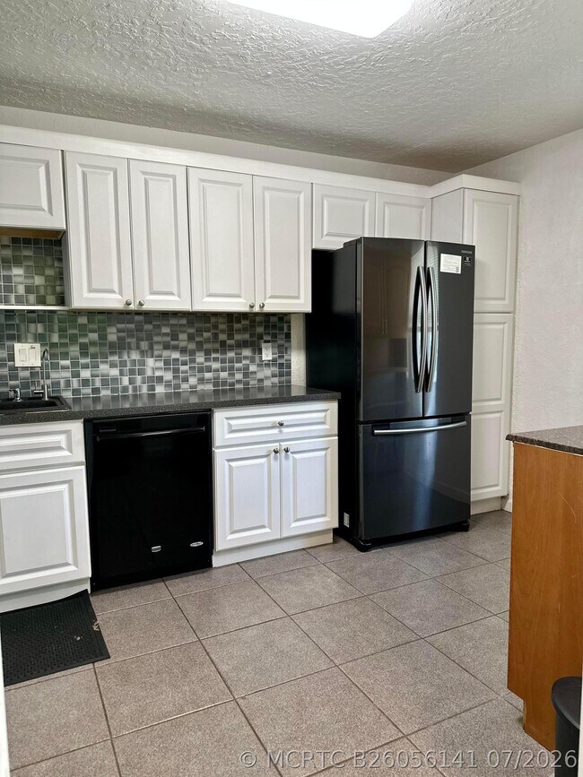 Photo - 2886 Fernley Dr E