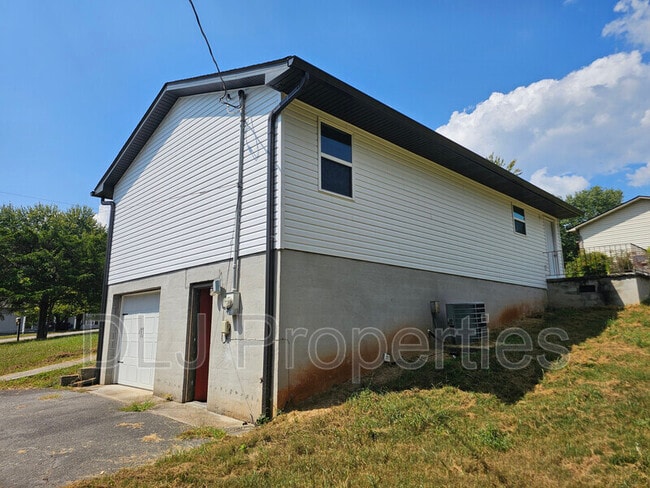 504 Betty Lou Dr