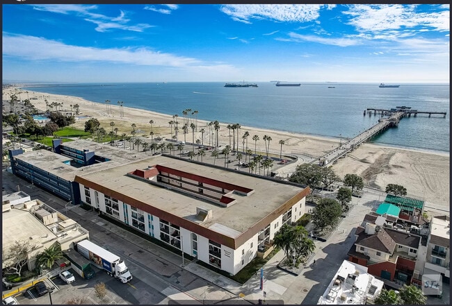 Steps from the ocean on the Pier - 3939 E Allin St Unit 106