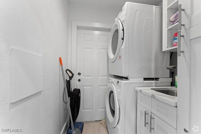 Building Photo - 1121 27th St SW Rental