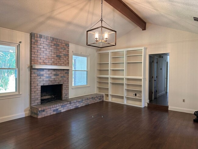 Building Photo - $1995 3 Bedroom 2 Bath 2 Car Garage in Arl... Rental
