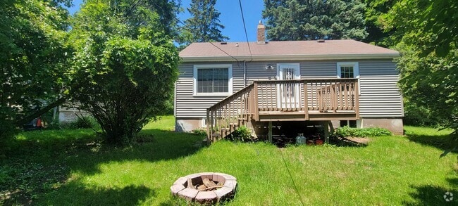 Building Photo - AVAILABLE AUGUST - 2 Bed, 1 Bath With Secl... Rental