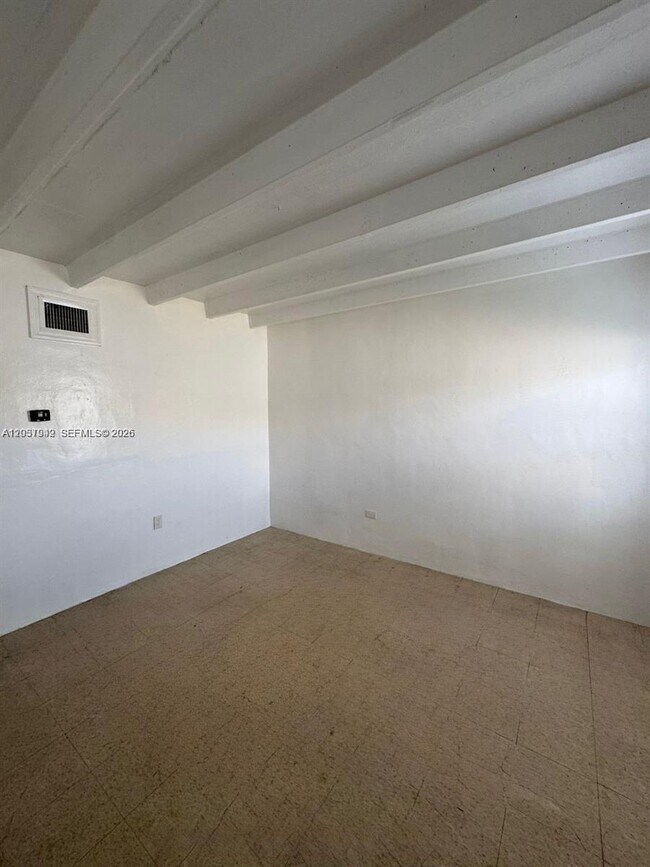 Photo - 320 SW 11th Ave Unit 2