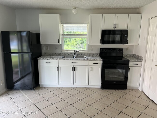 Photo - 1625 Santos St SE