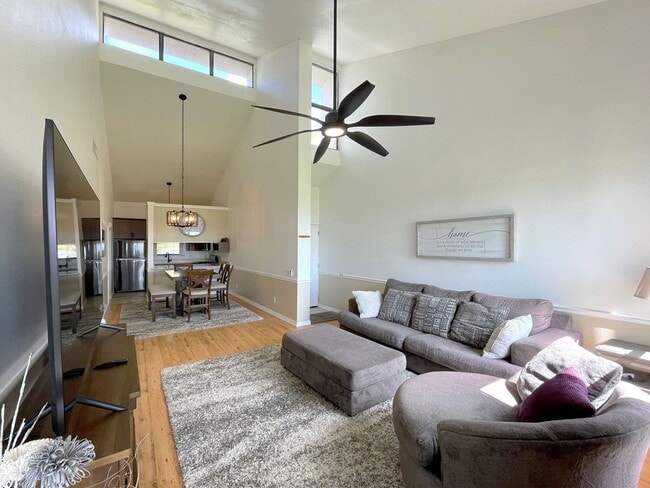 Photo - 2/2 Winterset FULLY FURNISHED Townhome!