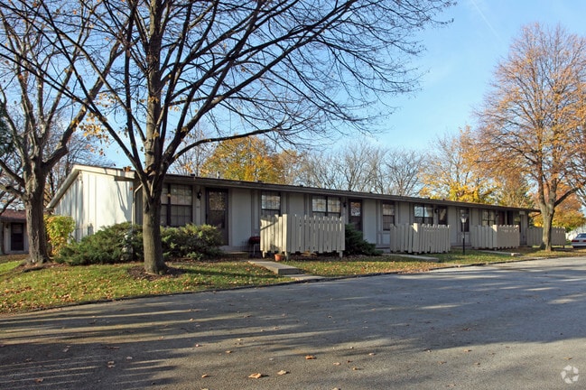 Laurel Court Apartments