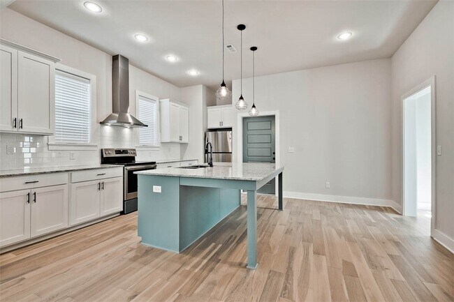 Photo - 930 S College Ave