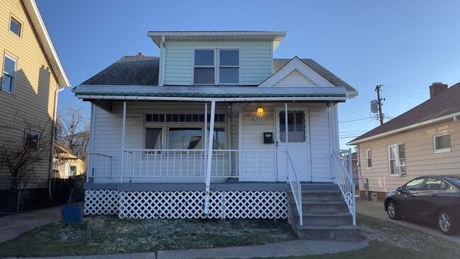 Building Photo - 3 Bedroom Home