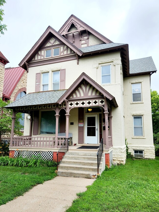 Building Photo - 165 W 6th St Unit 2