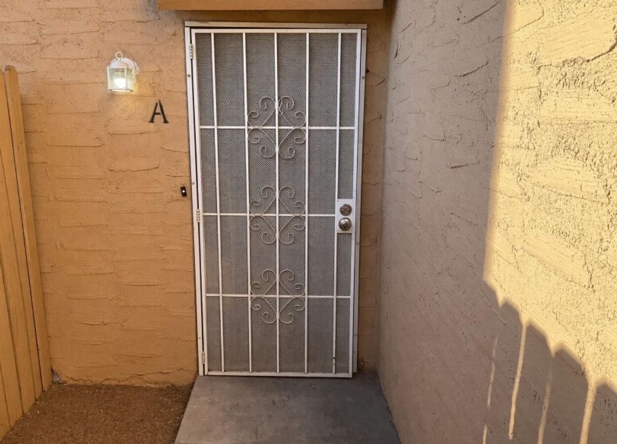 Stylish Loft Condo with Spacious Backyard - Stylish Loft Condo with Spacious Backyard