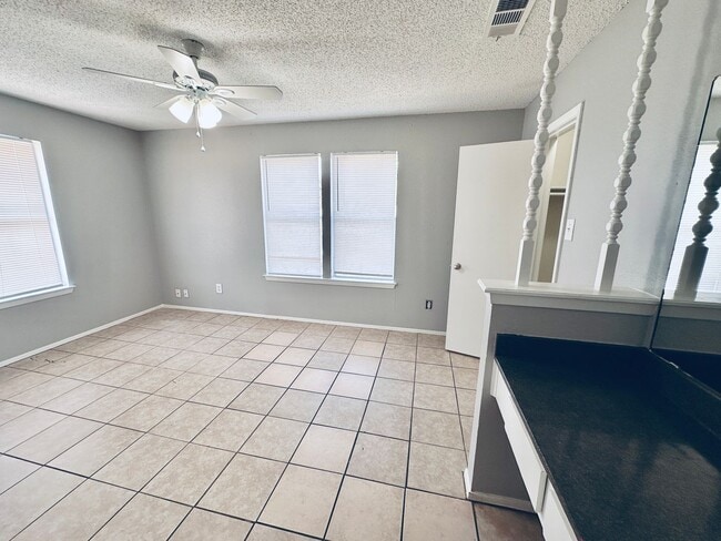 Photo - 5305 Woodland Oaks Ct Unit A