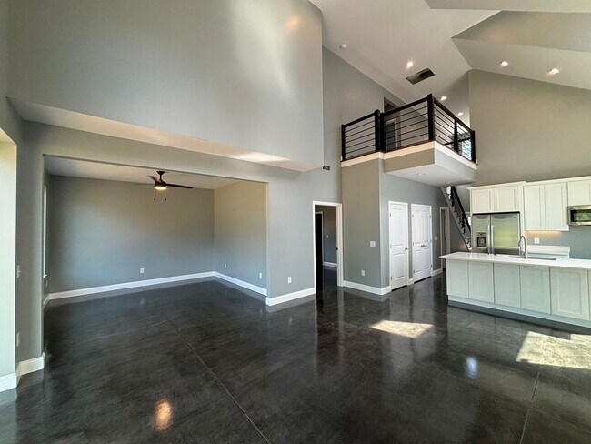 2911 Evergreen Ln SW