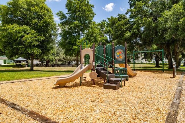 78 Eleven Oaks Cir Eustis, FL 32726-4300