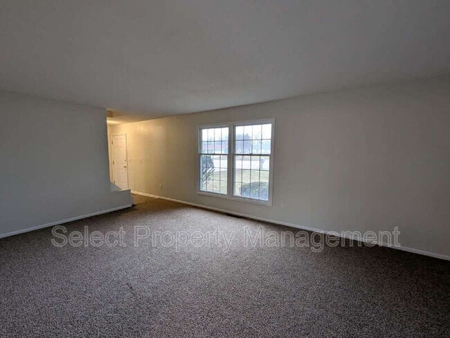 Photo - 924 E Washington Center Rd